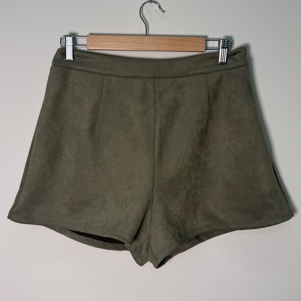 NWT Apricot Khaki Faux Suede Shorts Size M